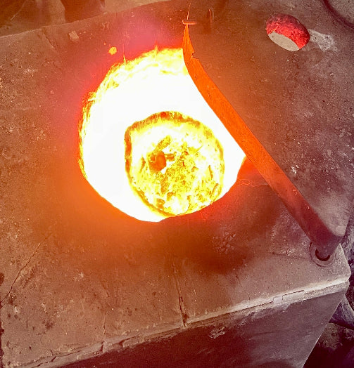 FURNACE WITH MOLTEN METAL IN IT