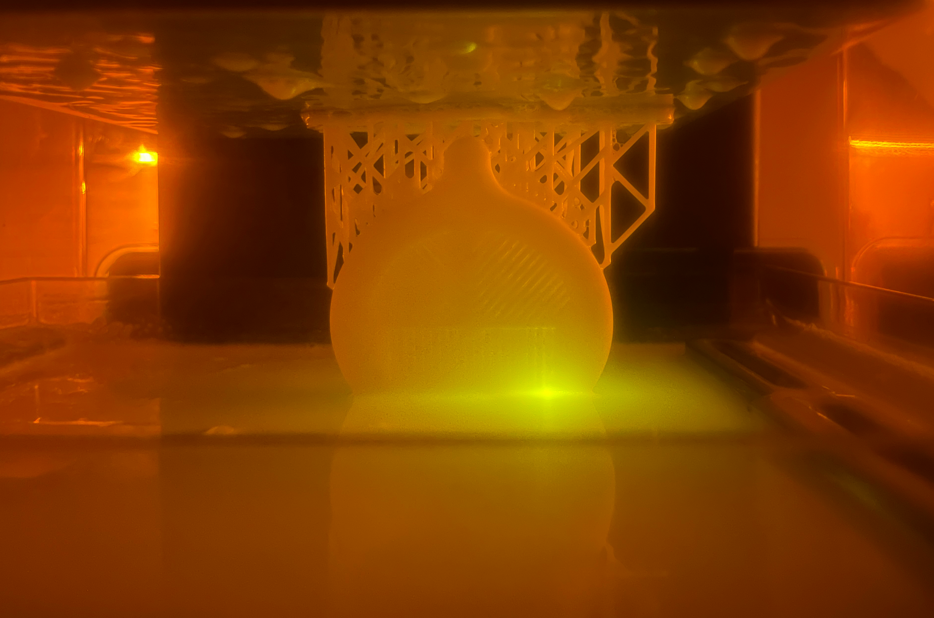 3D RESIN PRINTER WITH PART ON BED